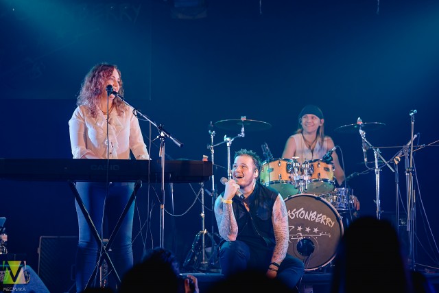 Леди Кэп и ведущий фестиваля