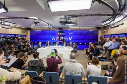 Пятый раз в будущее: <em>Alfa</em> <em>Future</em> <em>People</em> объявил лайн-ап и концепцию юбилейного фестиваля