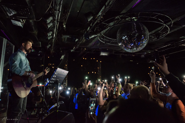 Весенний концерт Васи Обломова состоялся 10 апреля в московском клубе "16 тонн"