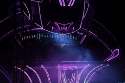 Скончался диджей Avicii