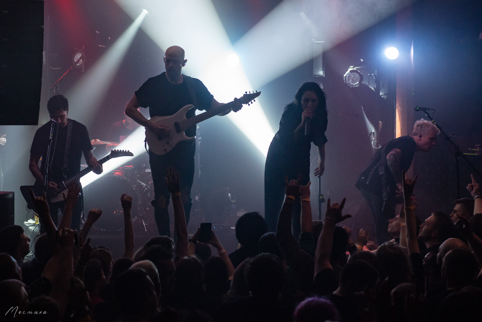 8 мая в «Sherwood Pub» состоялась концертная презентация нового альбома группы LOUNA «Начало нового круга»!