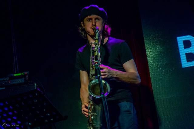 Весенний концерт Васи Обломова состоялся 10 апреля в московском клубе "16 тонн"