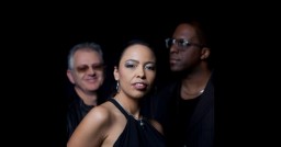 Чарующие звуки даунтемпо в исполнении De-Phazz в Москве