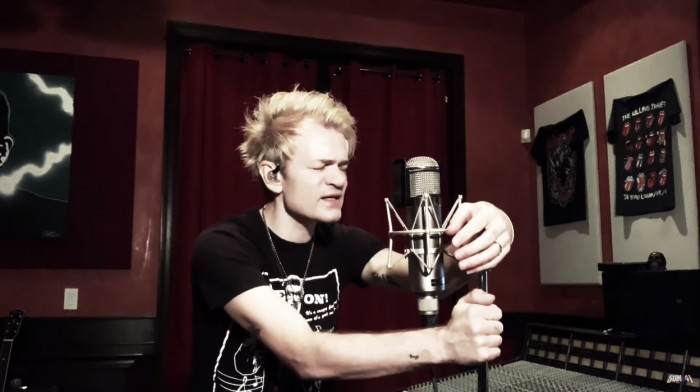 Sum 41 introduced the acoustic version of "Blood In My Eyes"