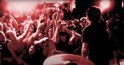 Билли Джо Армстронг из Green Day сделал новый кавер из постоянной рубрики "No Fun Mondays Cover"