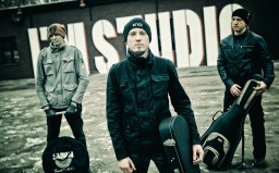 ALTЭRA представили русскоязычную версию трека «Runaway» - Слепой Беглец.