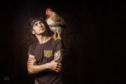 Встречаем героя Тотемы Рока Игоря Кэша Лобанова с петухом КоКо