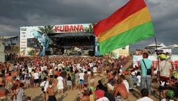 Команда фестиваля Kubana запустила флешмоб #домапой