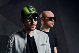 «Радио Рекорд» привозит мультиплатиновый диджейский дуэт на Ural Music Night