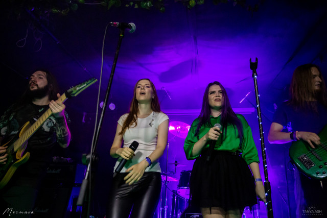 DIVIDED ISLAND  в клубу "Город"