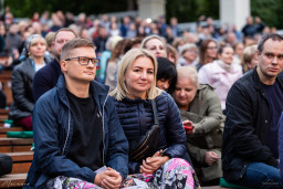 Зрители на концерте Александра Иванова и группы "Рондо"