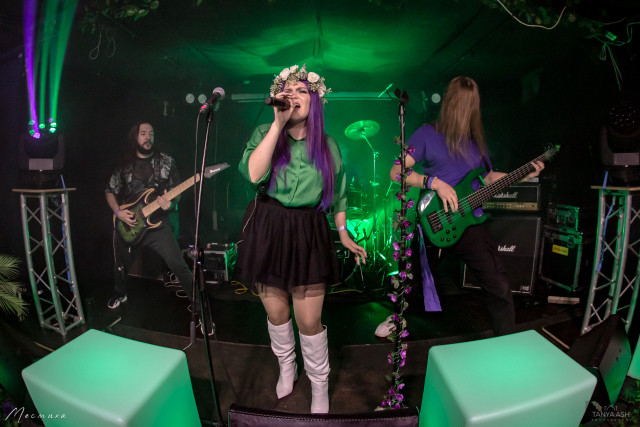 DIVIDED ISLAND  в клубу "Город"