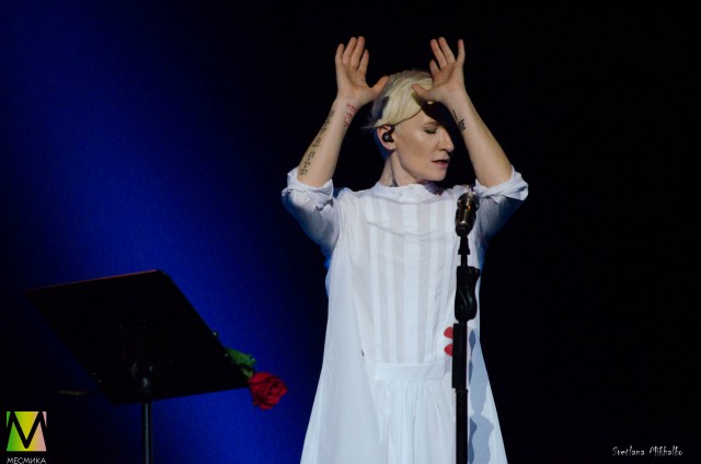 Диана Арбенина на сцене БКЗ Октябрьский 14 марта 2020