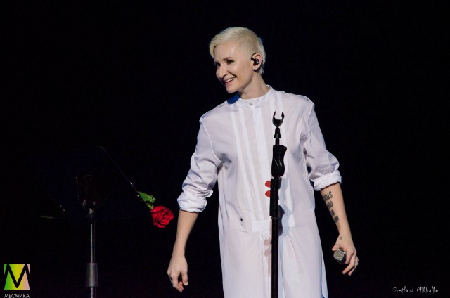 Диана Арбенина на сцене БКЗ Октябрьский 14 марта 2020