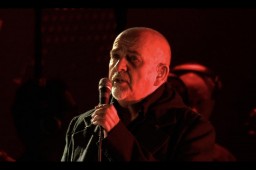 Питер Габриэль выпустил два редких концертных фильма