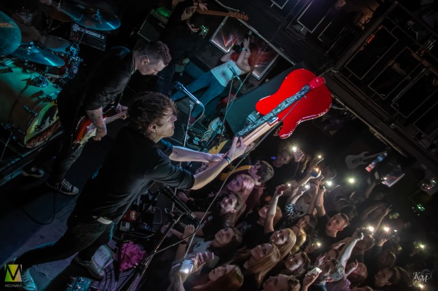 Четыре Апреля