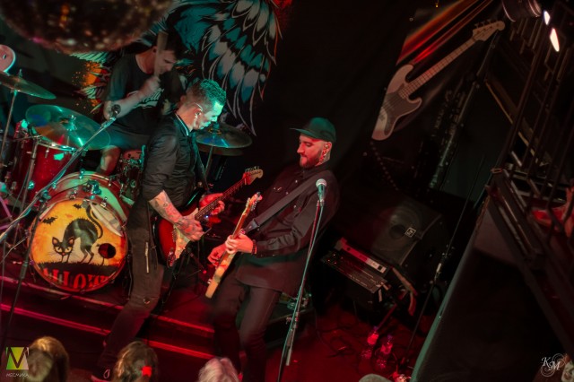 Четыре Апреля