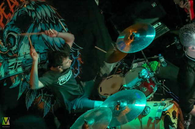 Четыре Апреля