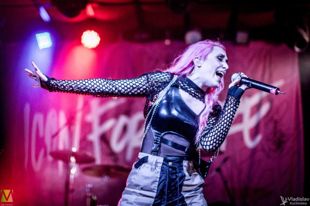 Группа "Icon For Hire" в клубе MOD