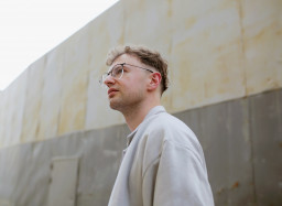 Никита Сташевский (ex. Mana Island) выпустил «Альбом» — свой первый сольный альбом