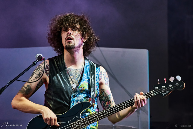 Басист группы the Hatters