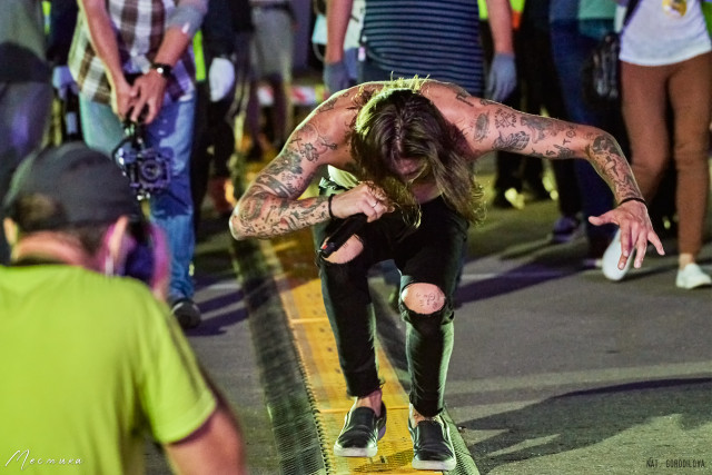 Юрий Музыченко под сценой