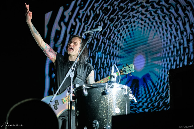 Леонид Максимов на сцене клуба 1930 Moscow