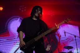 Бас-гитарист Андрей Онищенко