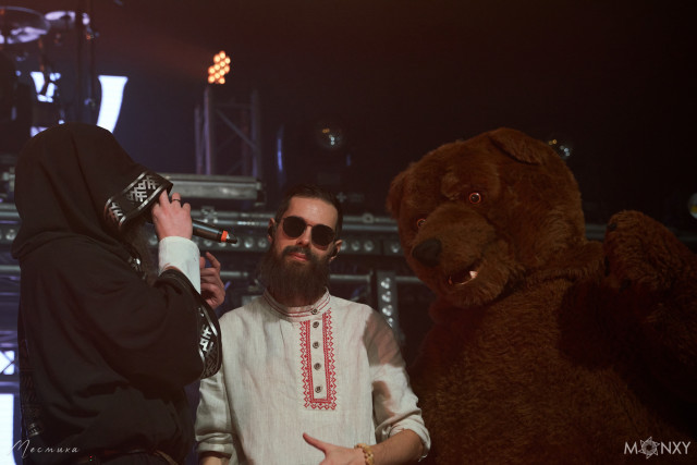 Нейромонах Феофан, Диджей Никодим и Медведь