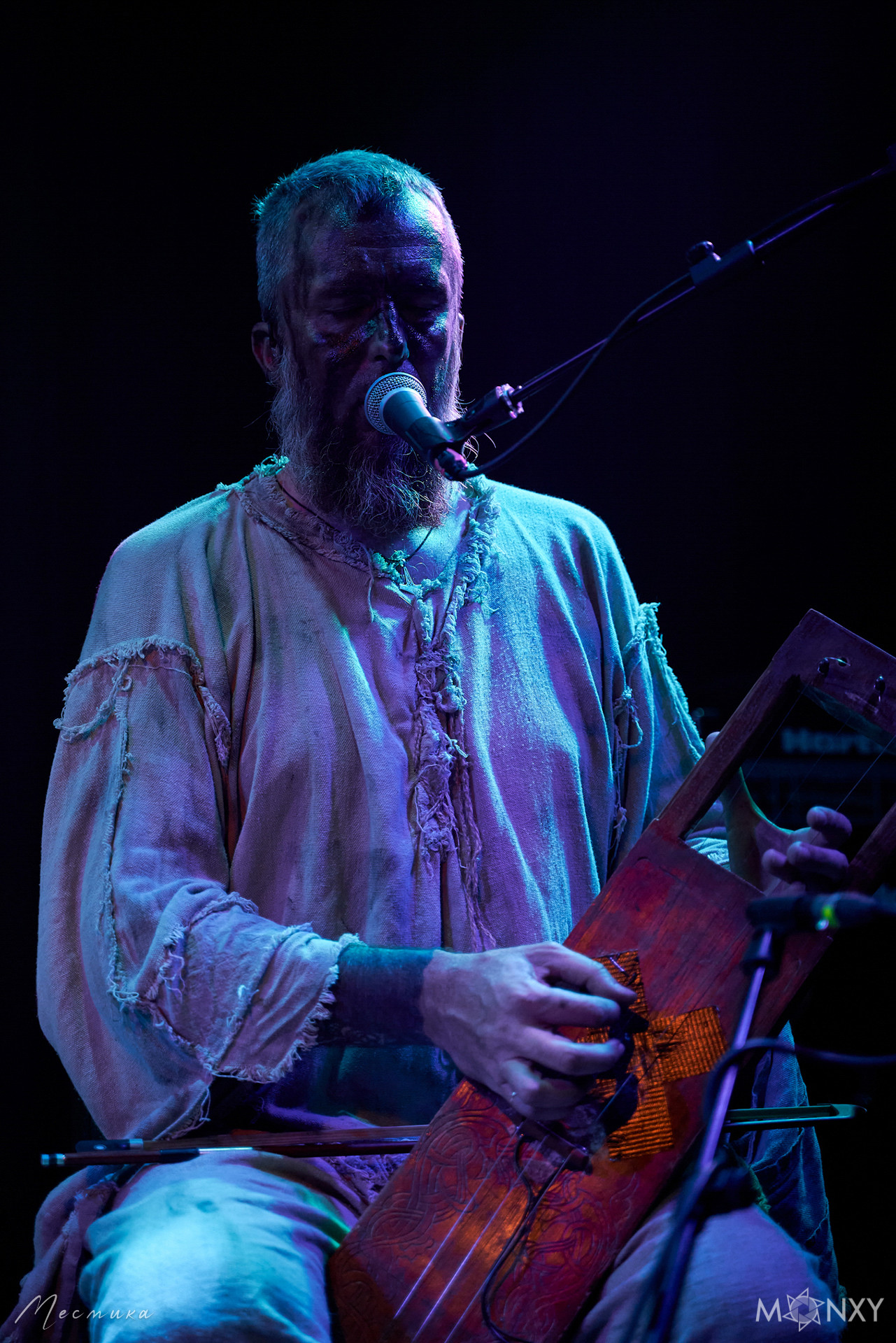 Анатолий Пахаленко - вокал, музыкант-мультиинструменталист группы Nytt Land