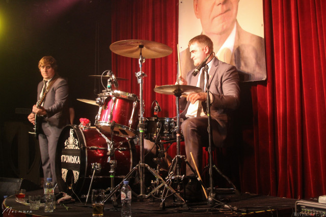 Никита Андреевич Власов (электрогитара) и Пётр Николаевич Васьковский (барабаны)