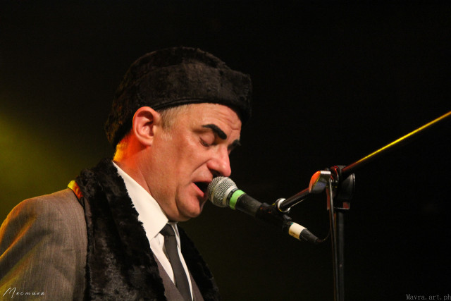 Максим Валерьевич Кошелев (вокал, металлофон, ксилофон)