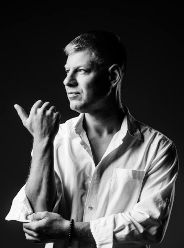  Группа «Ермоев» выпустила сингл «Рай» — песню о цене одиночества и ловушке собственных желаний Группа «Ермоев» выпустила сингл «Рай» — песню о цене одиночества и ловушке собственных желаний